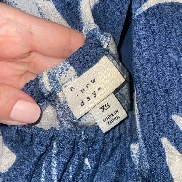 A NEW DAY BACKLESS DRESS SIZE XS BLUE AND WHITE - Picture 2 of 5